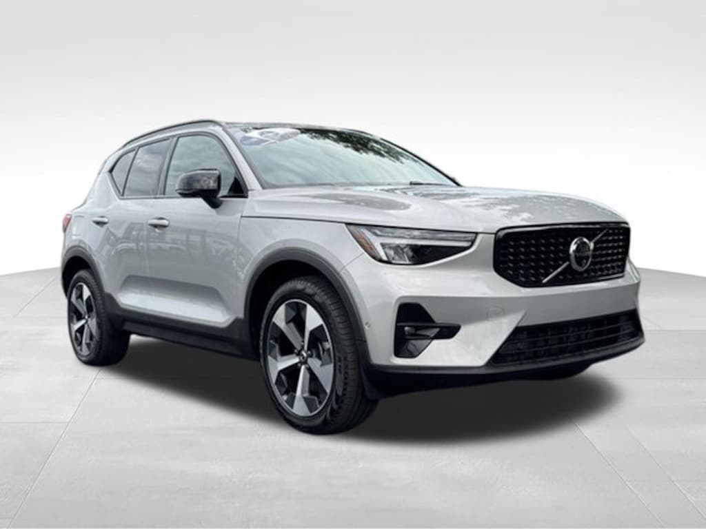 Used 2024 Volvo XC40 B5 Plus Dark Theme SUV