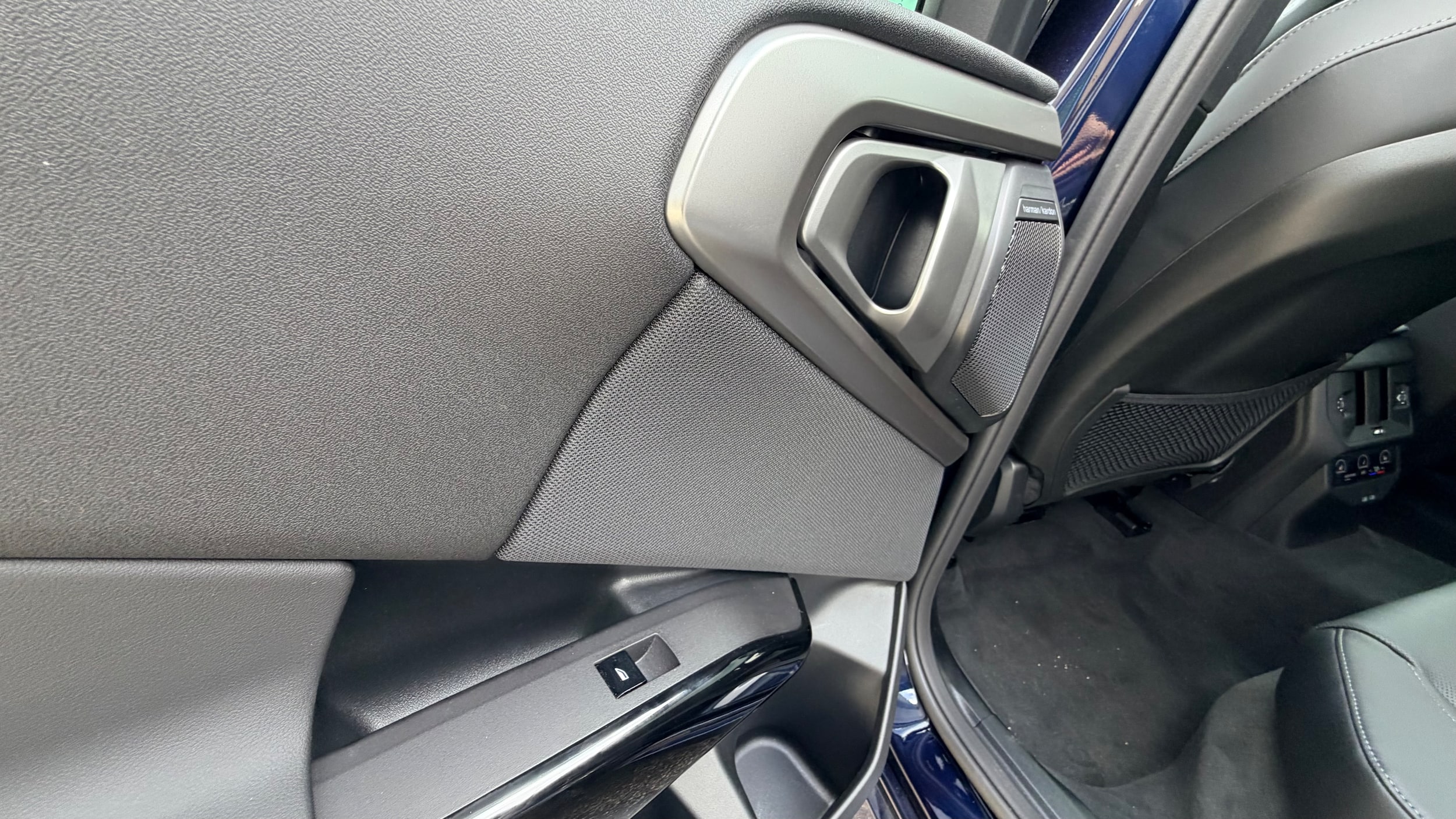 2026 BMW X3 30 - Photo 24