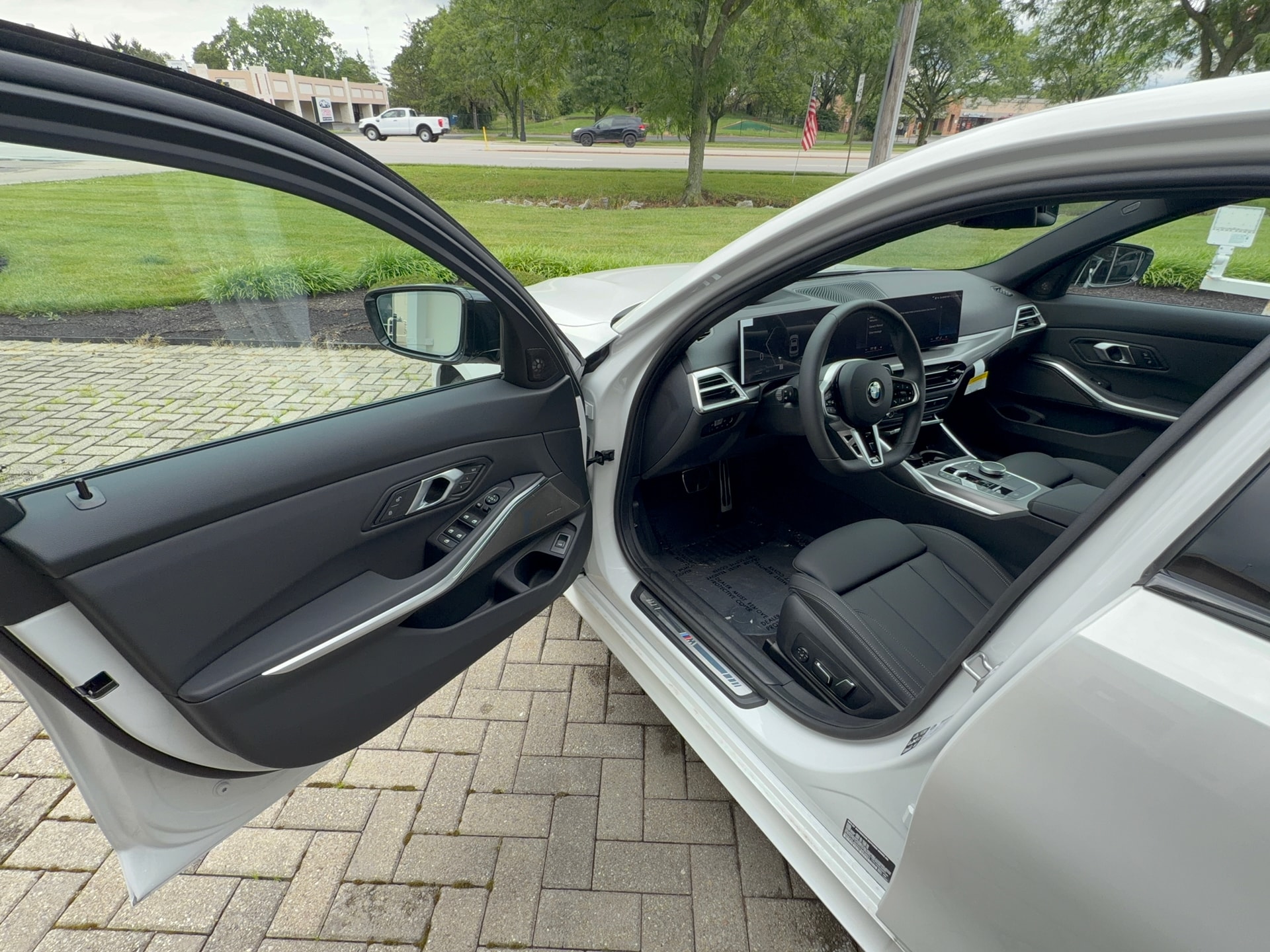 2026 BMW 3 Series 330i - Photo 7