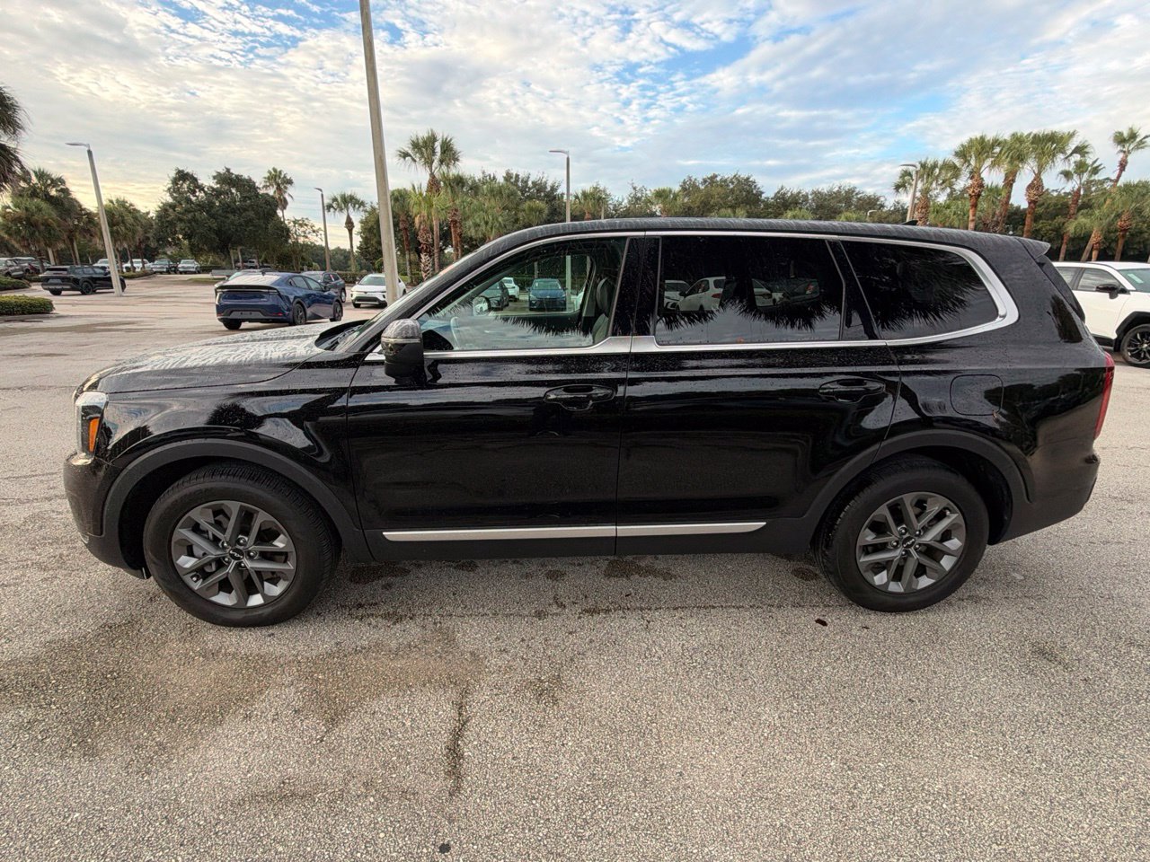 Used 2025 Kia Telluride LX SUV