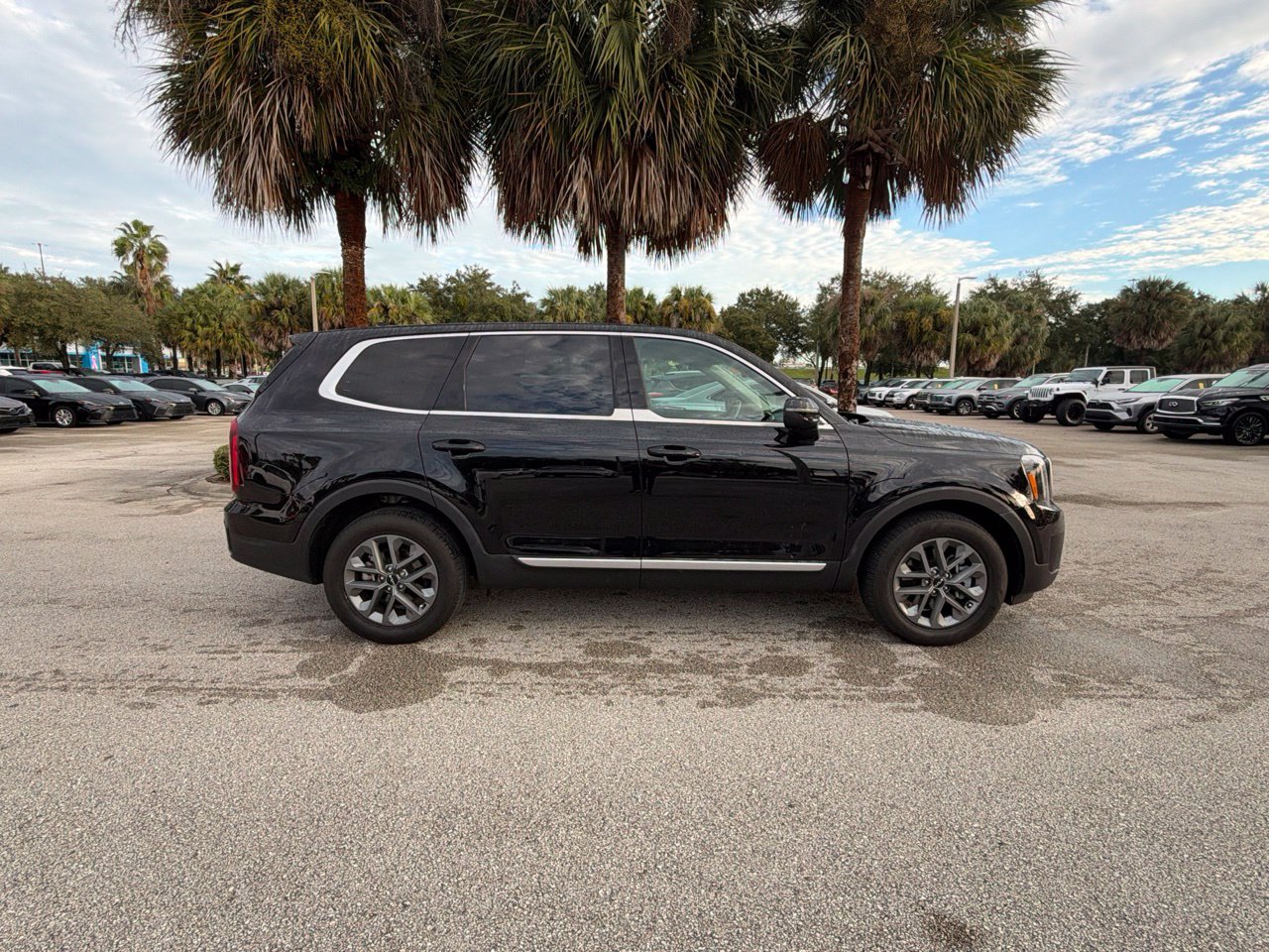 Used 2025 Kia Telluride LX SUV