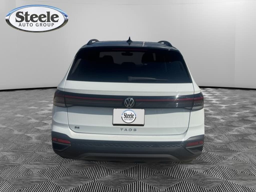 New 2026 Volkswagen Taos 1.5T SE Black SUV