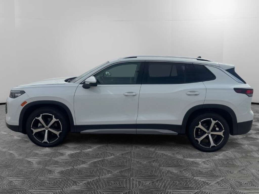 New 2026 Volkswagen Tiguan SE SUV