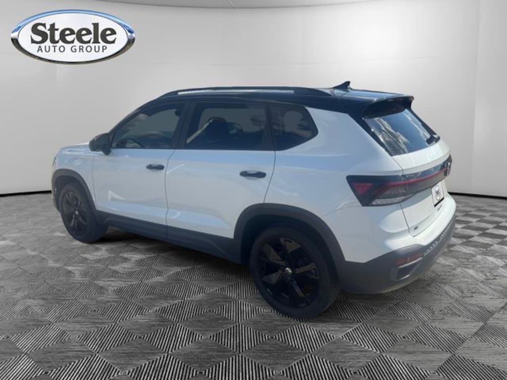 New 2026 Volkswagen Taos 1.5T SE Black SUV