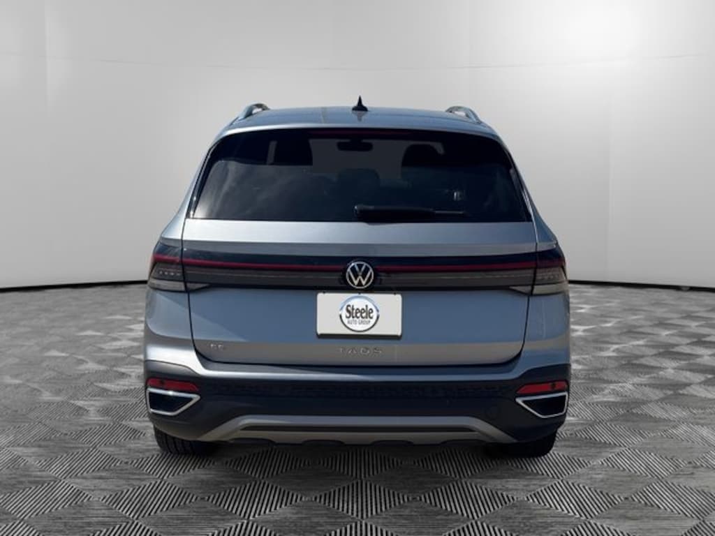New 2025 Volkswagen Taos 1.5T SE SUV