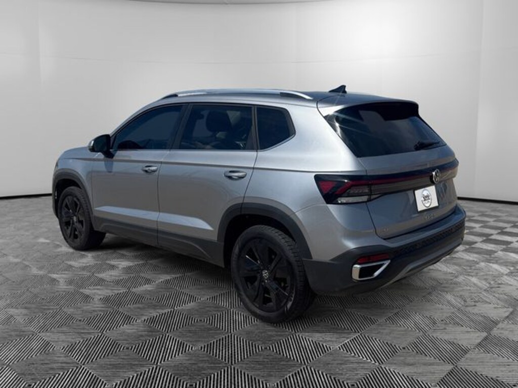 New 2025 Volkswagen Taos 1.5T SE SUV