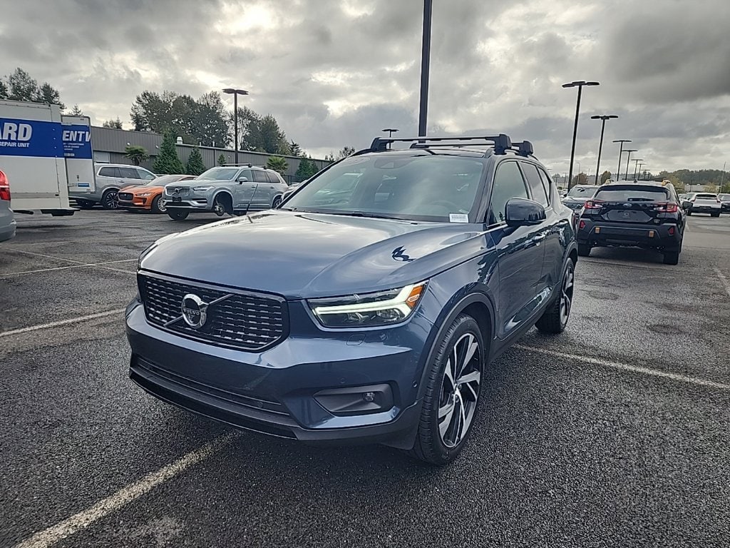 2022 Volvo XC40 R-Design