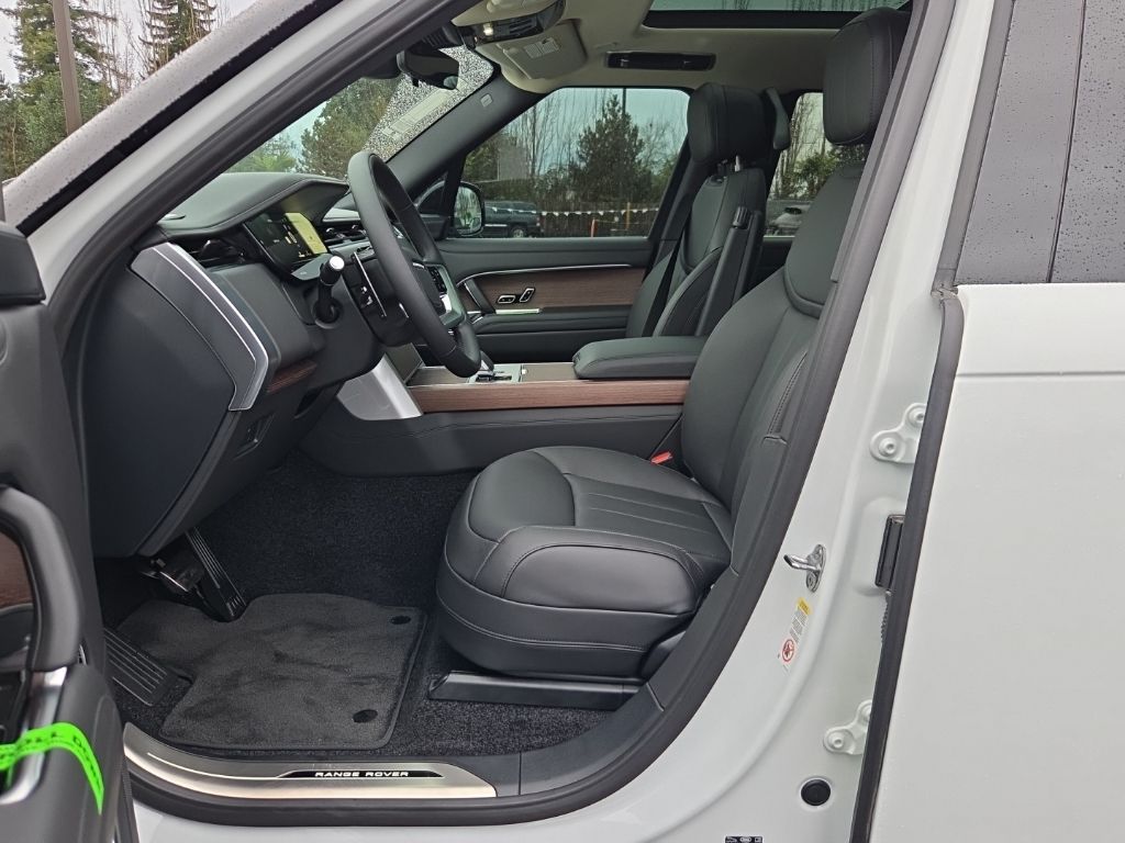 New 2026 Land Rover Range Rover SE SUV