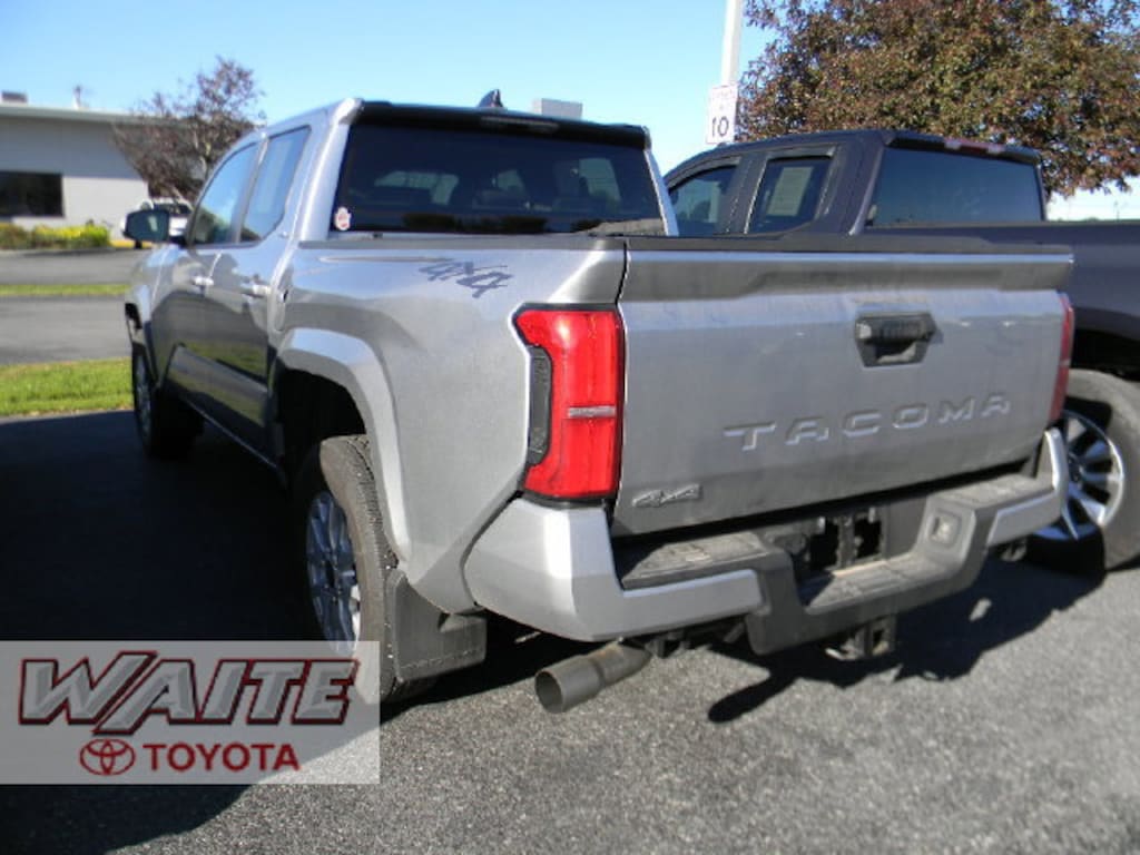 Used 2025 Toyota Tacoma SR5 Truck Double Cab