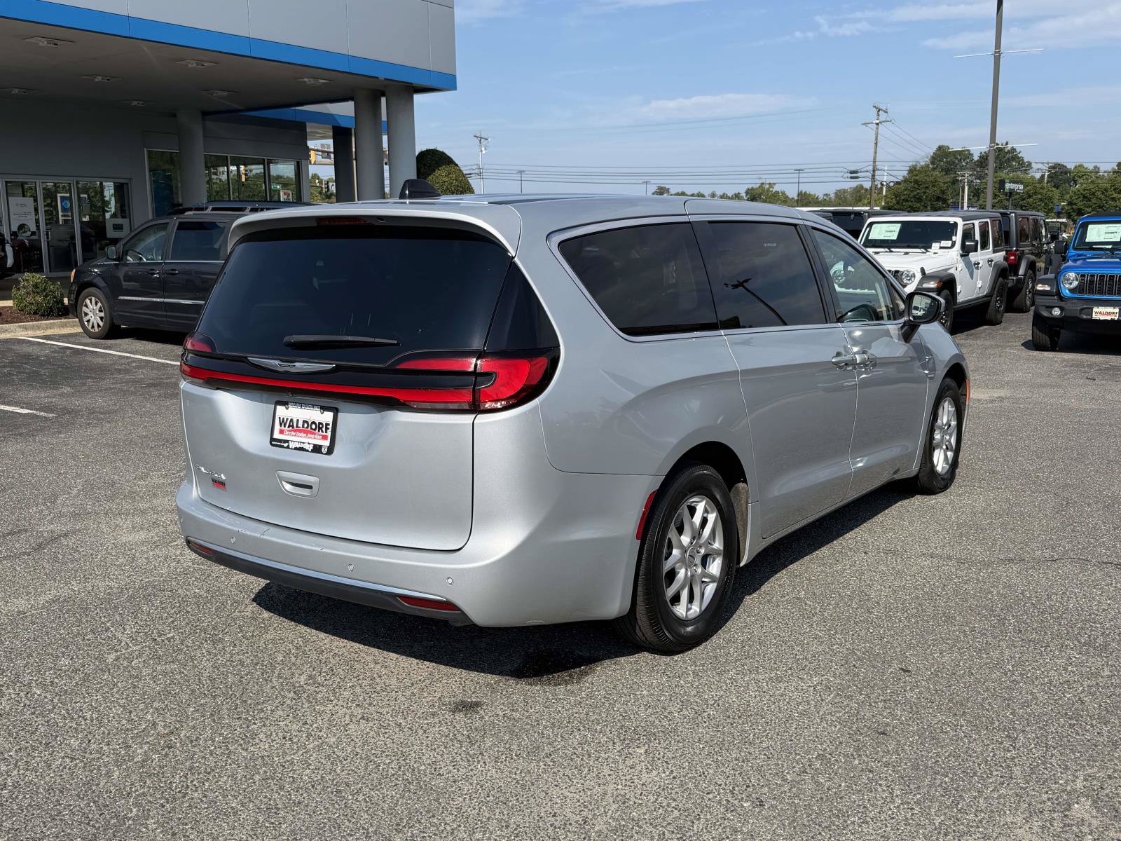 Used 2023 Chrysler Pacifica Touring L Touring L FWD