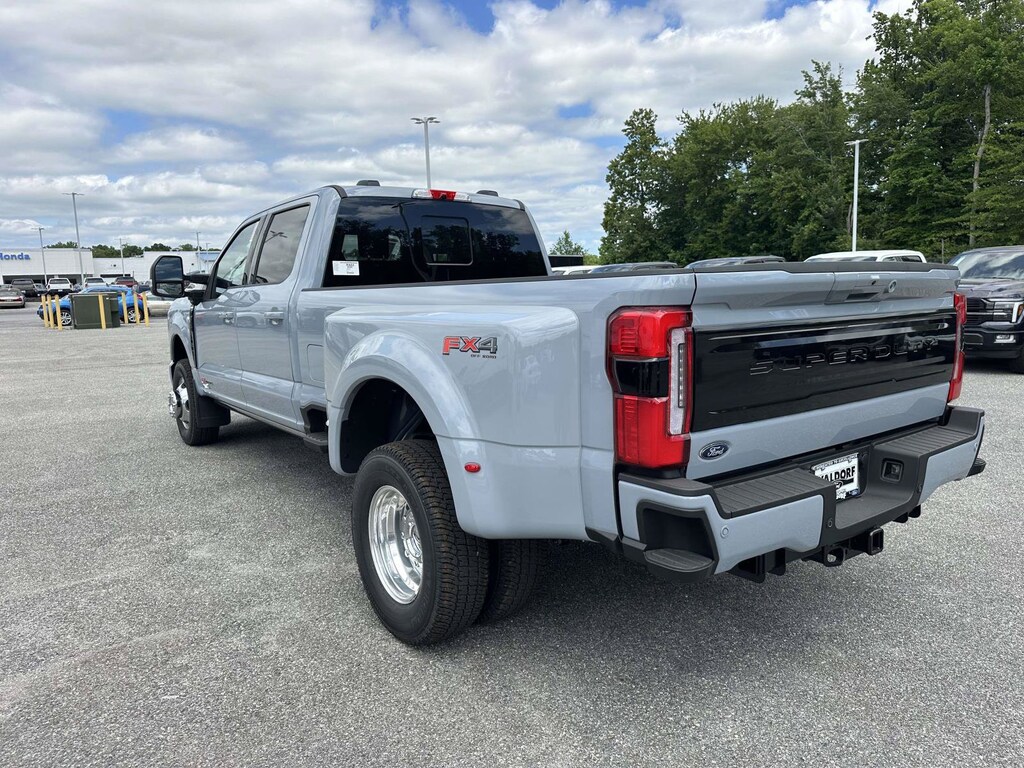 New 2026 Ford Super Duty F-350 DRW Platinum Platinum 4WD Crew Cab 8 Box
