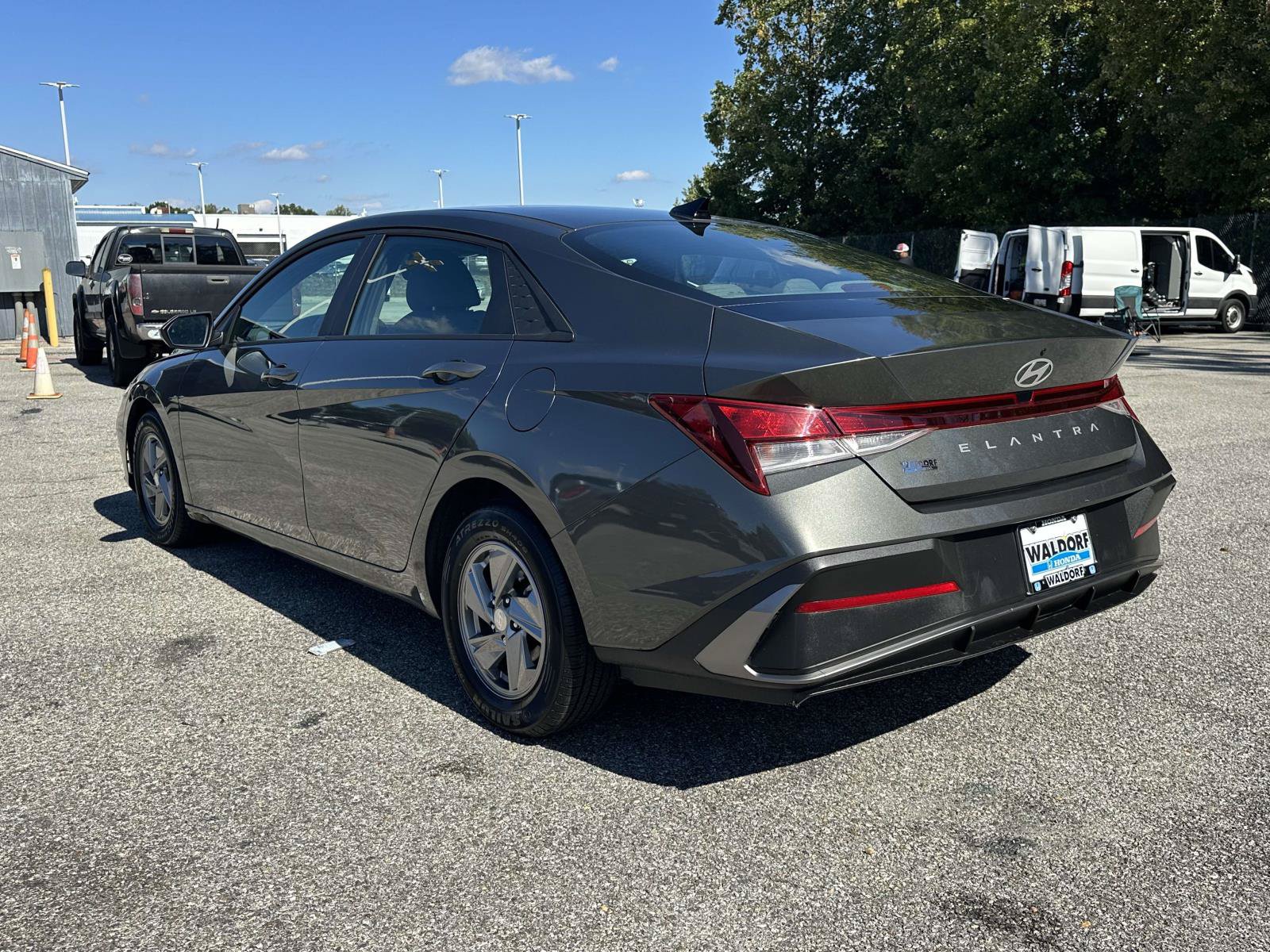 Used 2025 Hyundai Elantra SE SE IVT