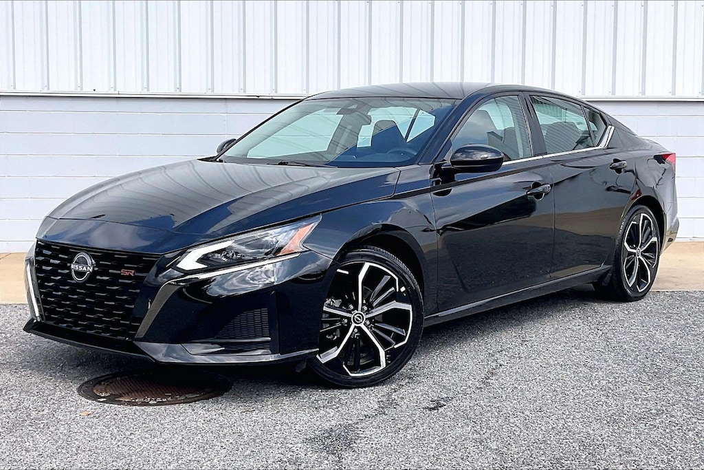 Used 2025 Nissan Altima SR SR FWD