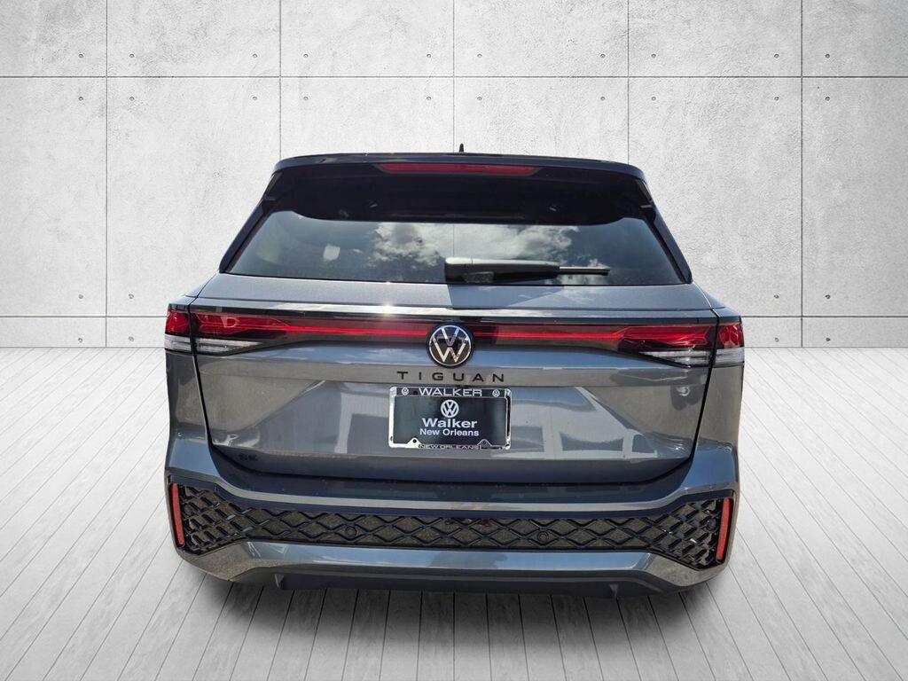 New 2026 Volkswagen Tiguan SE R-Line Black SUV