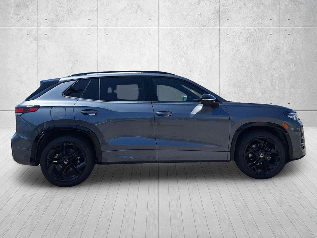 New 2026 Volkswagen Tiguan SE R-Line Black SUV