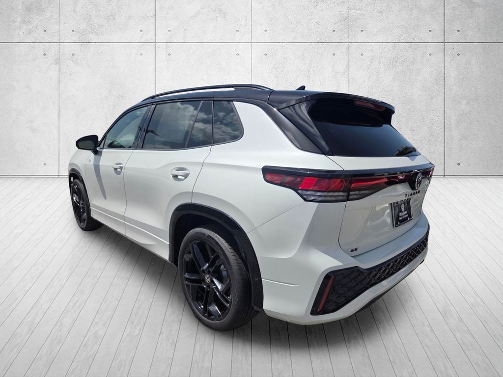 New 2026 Volkswagen Tiguan SE R-Line Black SUV