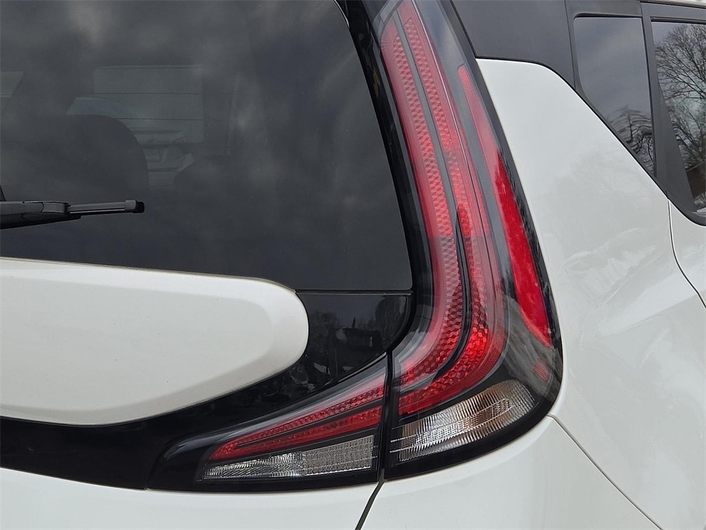 2023 Kia Soul S - Photo 11