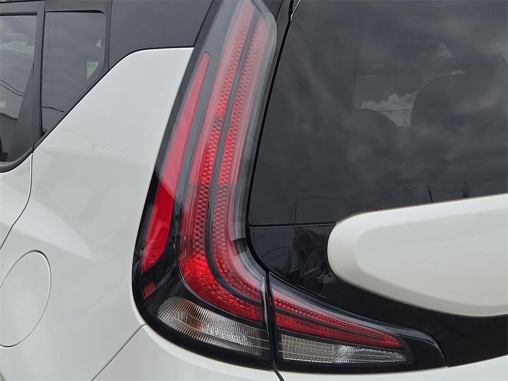 2023 Kia Soul S - Photo 10