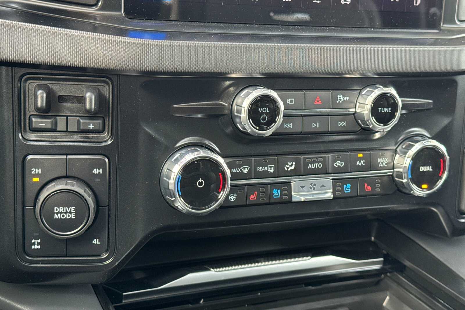 2026 Ford F-250 Super Duty Platinum - Photo 17