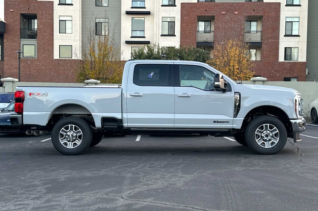 New 2026 Ford Super Duty Lariat TRUCK