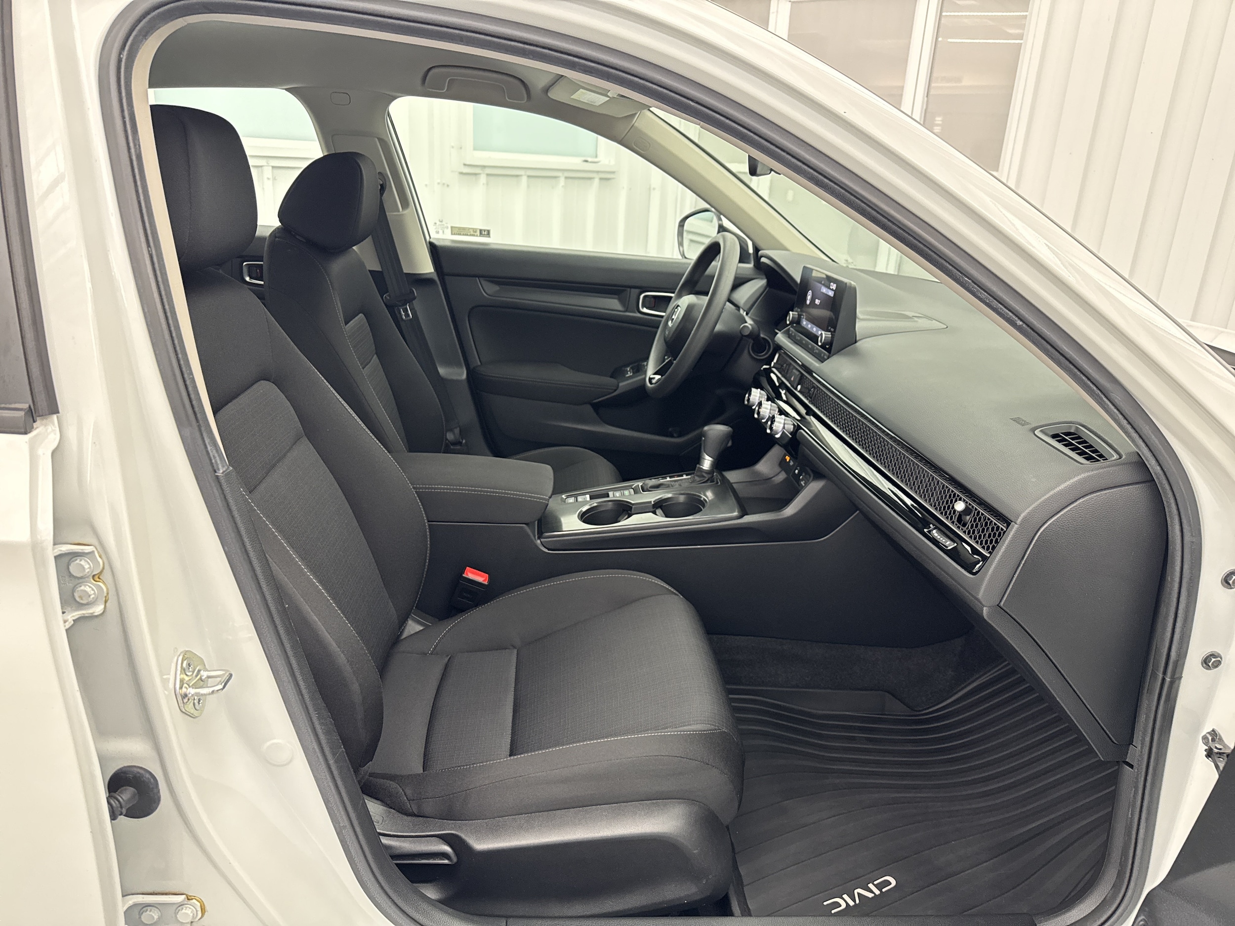 2025 Honda Civic LX - Photo 8