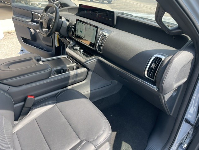 2025 Ford Expedition Platinum - Photo 10