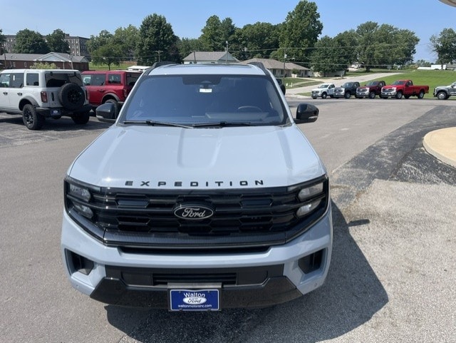 Used 2025 Ford Expedition Platinum with VIN 1FMJU1MGXSEA55675 for sale in Kansas City