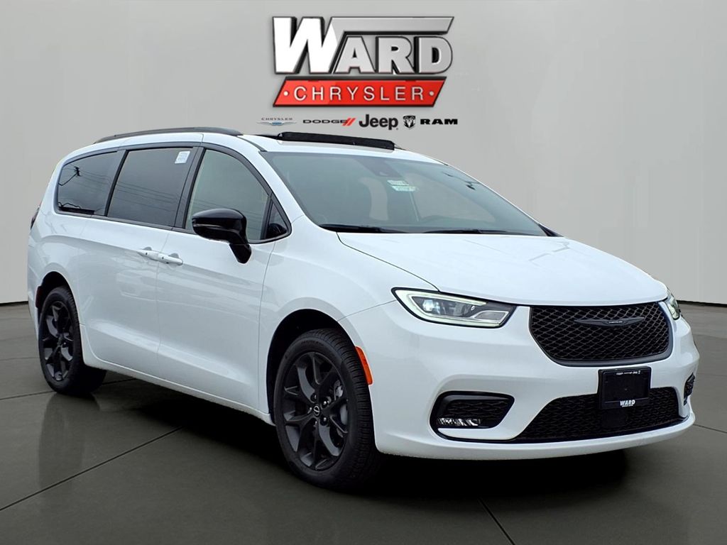 2026 Chrysler Pacifica Passenger Van 