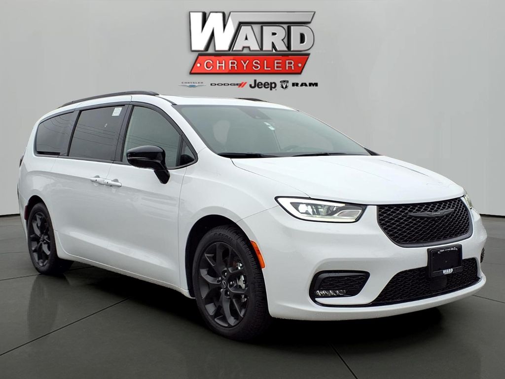2026 Chrysler Pacifica Passenger Van 