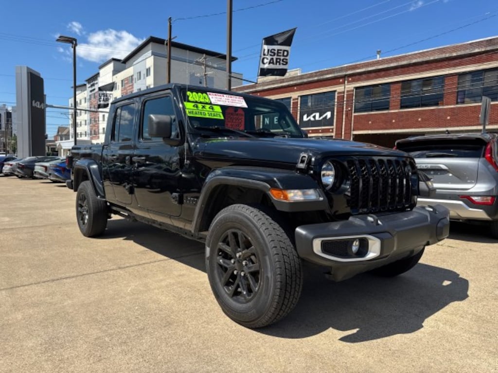 Used 2023 Jeep Gladiator Sport Truck Crew Cab