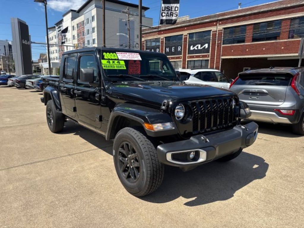 Used 2023 Jeep Gladiator Sport Truck Crew Cab