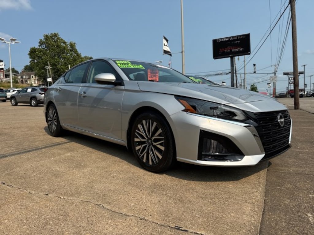Used 2023 Nissan Altima 2.5 SV Sedan