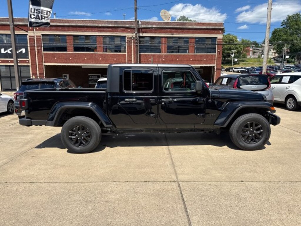 Used 2023 Jeep Gladiator Sport Truck Crew Cab
