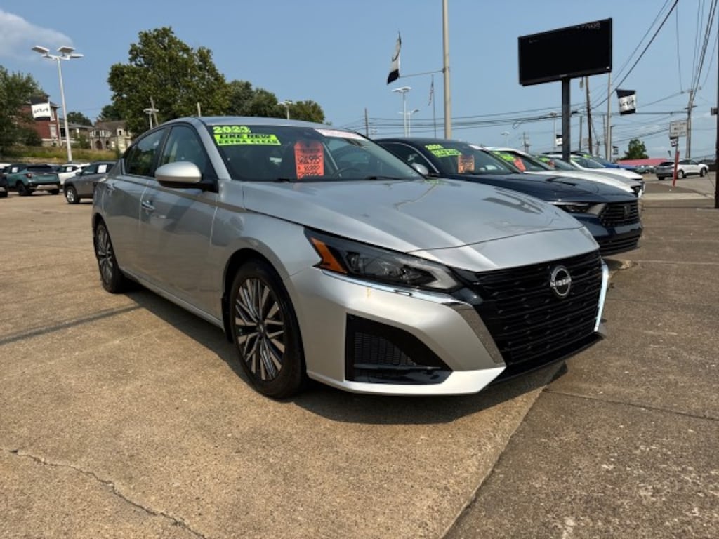 Used 2023 Nissan Altima 2.5 SV Sedan