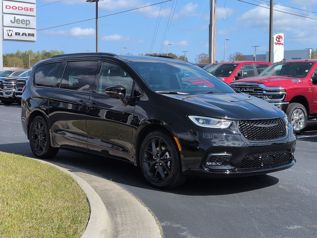 New 2026 Chrysler Pacifica Select Passenger Van