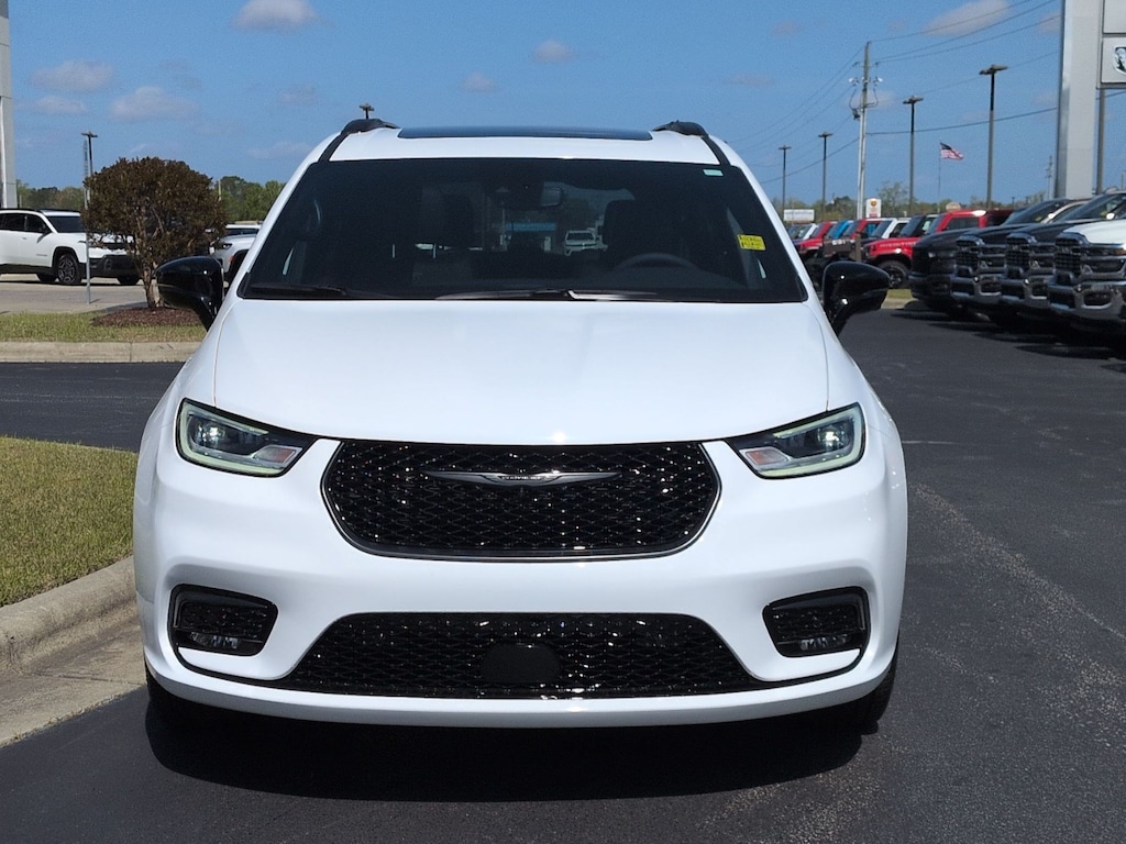 New 2026 Chrysler Pacifica Select Passenger Van