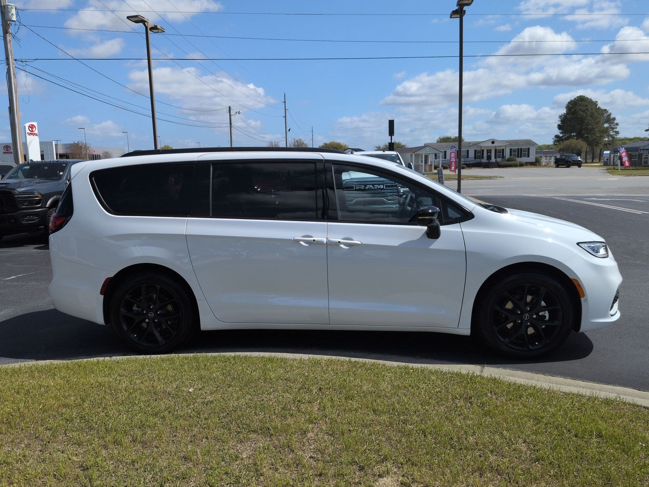 New 2026 Chrysler Pacifica Select Passenger Van