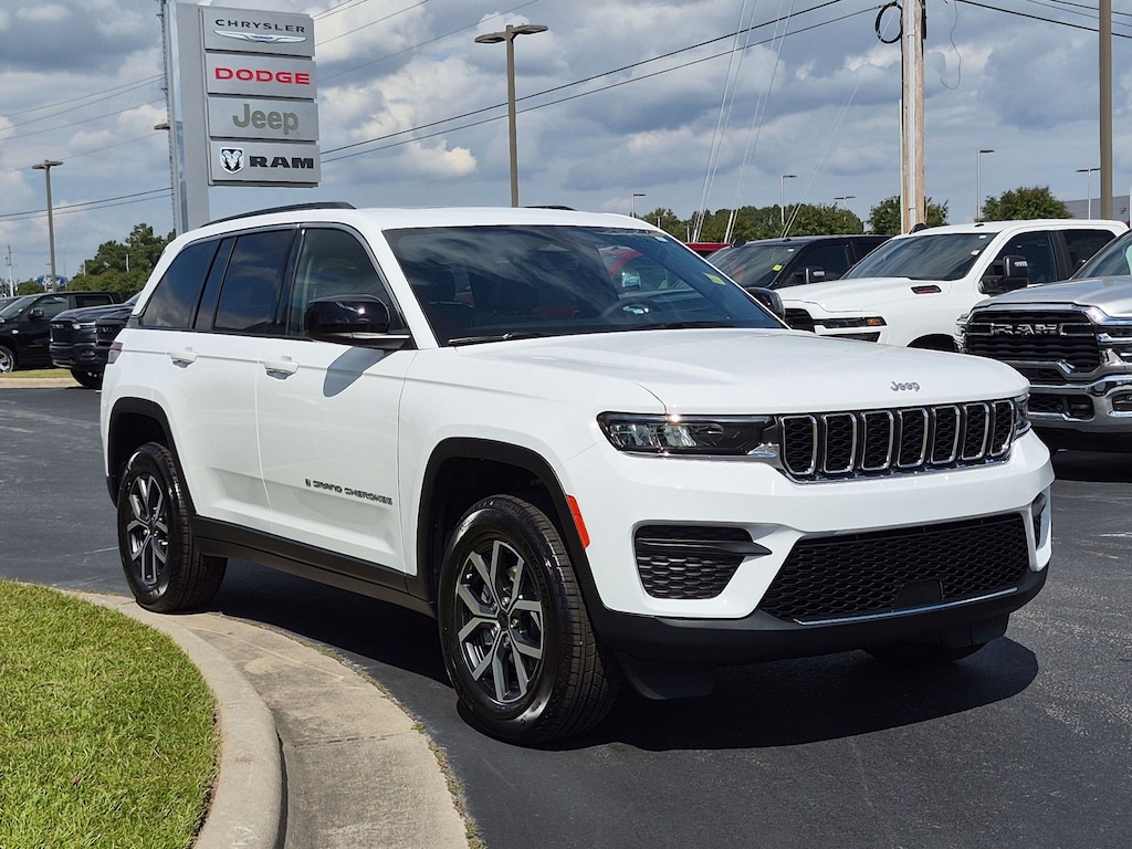 New 2027 Jeep Grand Cherokee Laredo Sport Utility