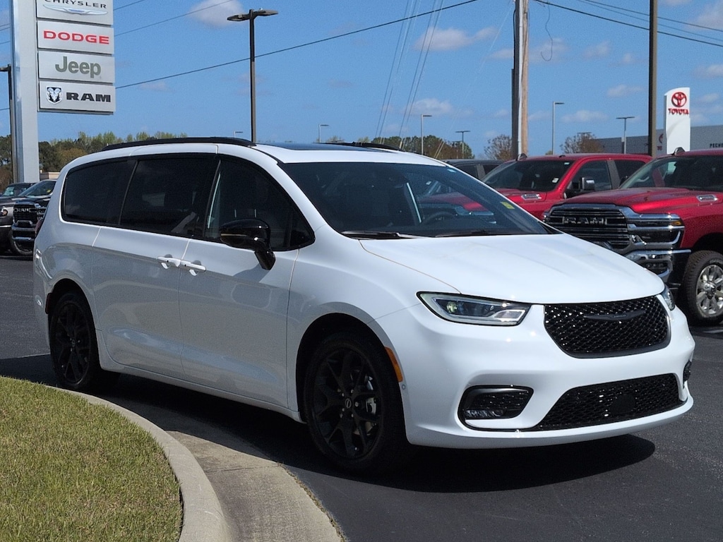 New 2026 Chrysler Pacifica Select Passenger Van