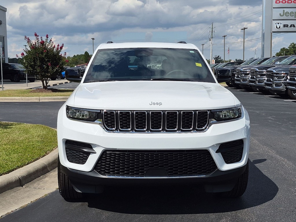 New 2027 Jeep Grand Cherokee Laredo Sport Utility