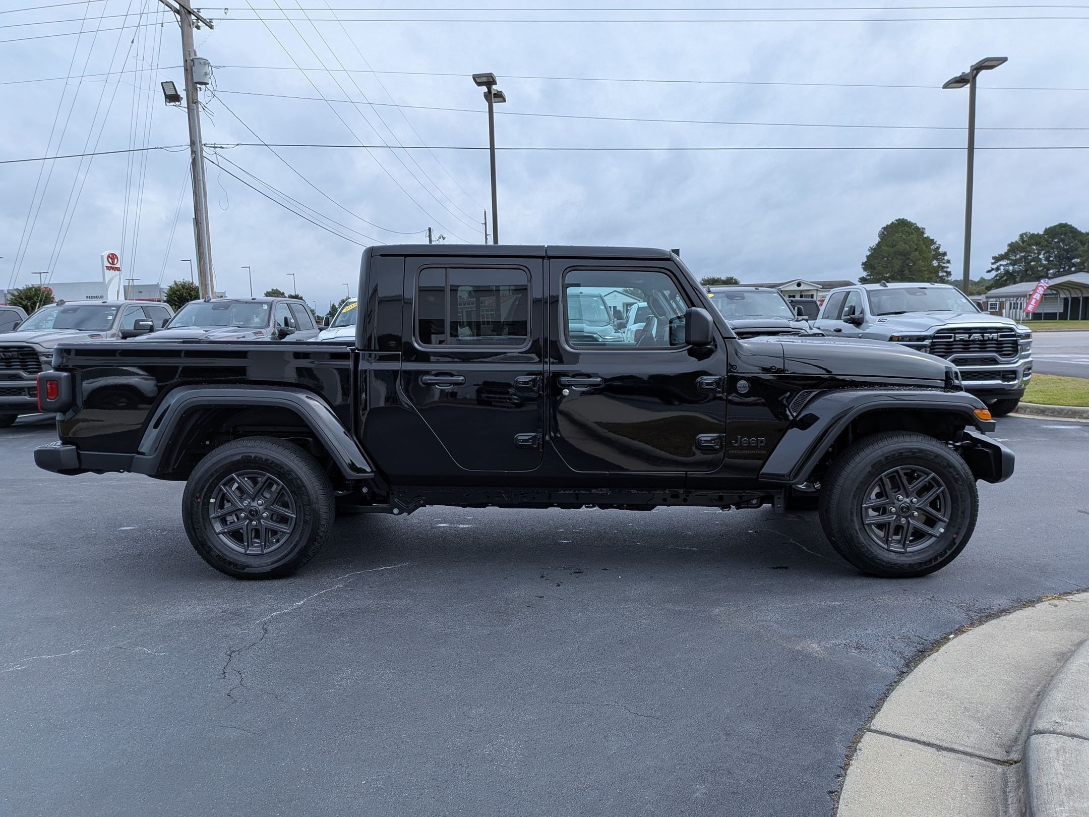 2025 Jeep Gladiator Sport S - Photo 4