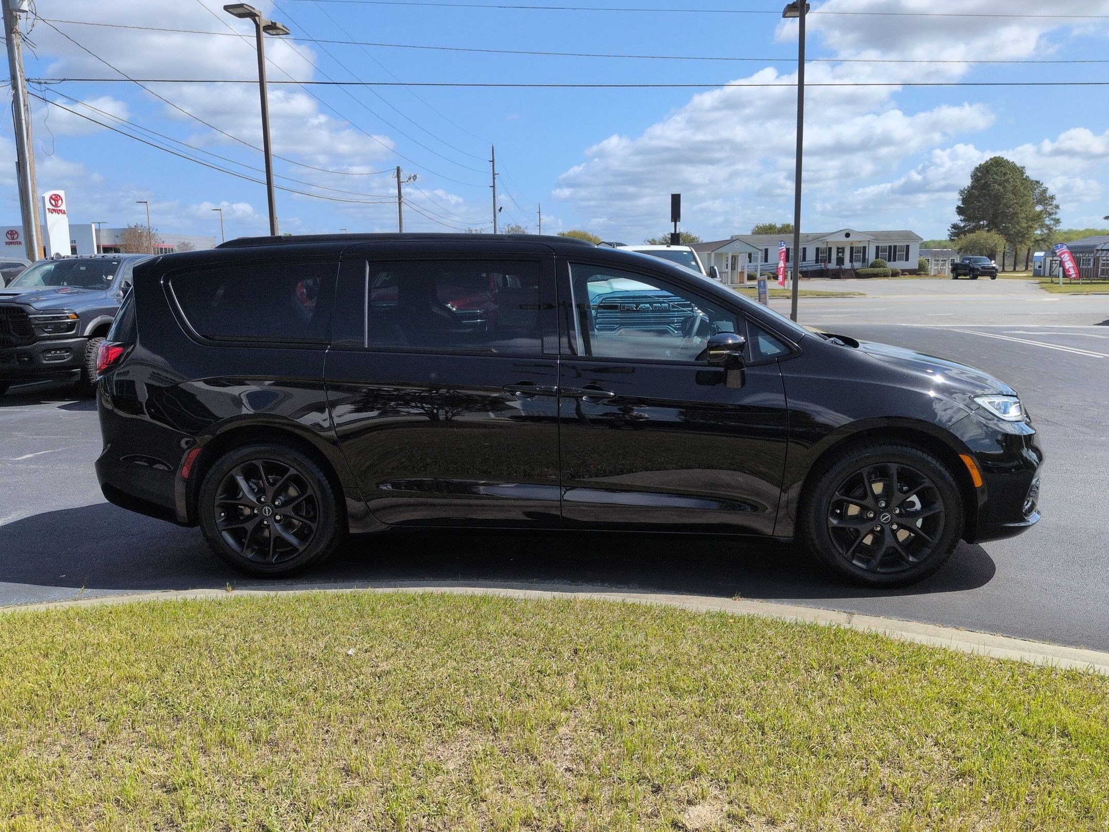 New 2026 Chrysler Pacifica Select Passenger Van