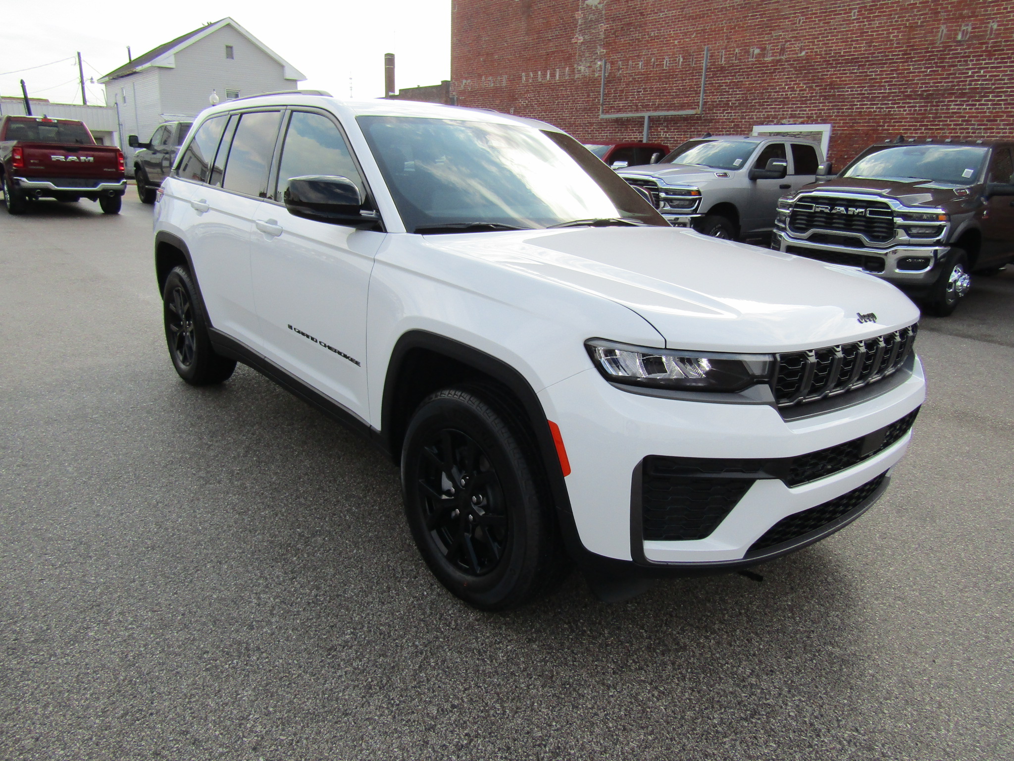 new 2026 Jeep Grand Cherokee Laredo Altitude Sport Utility for sale Washington IN