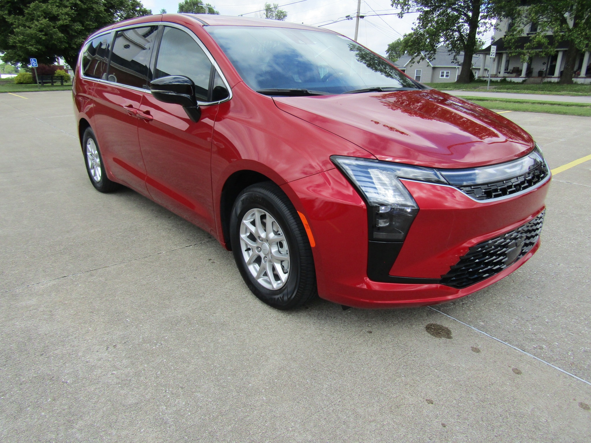 2027 Chrysler Pacifica Select