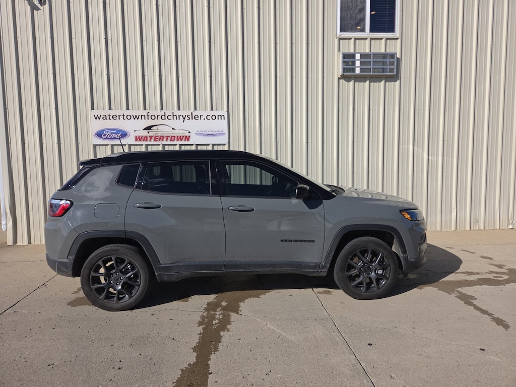 Used 2023 Jeep Compass Latitude SUV