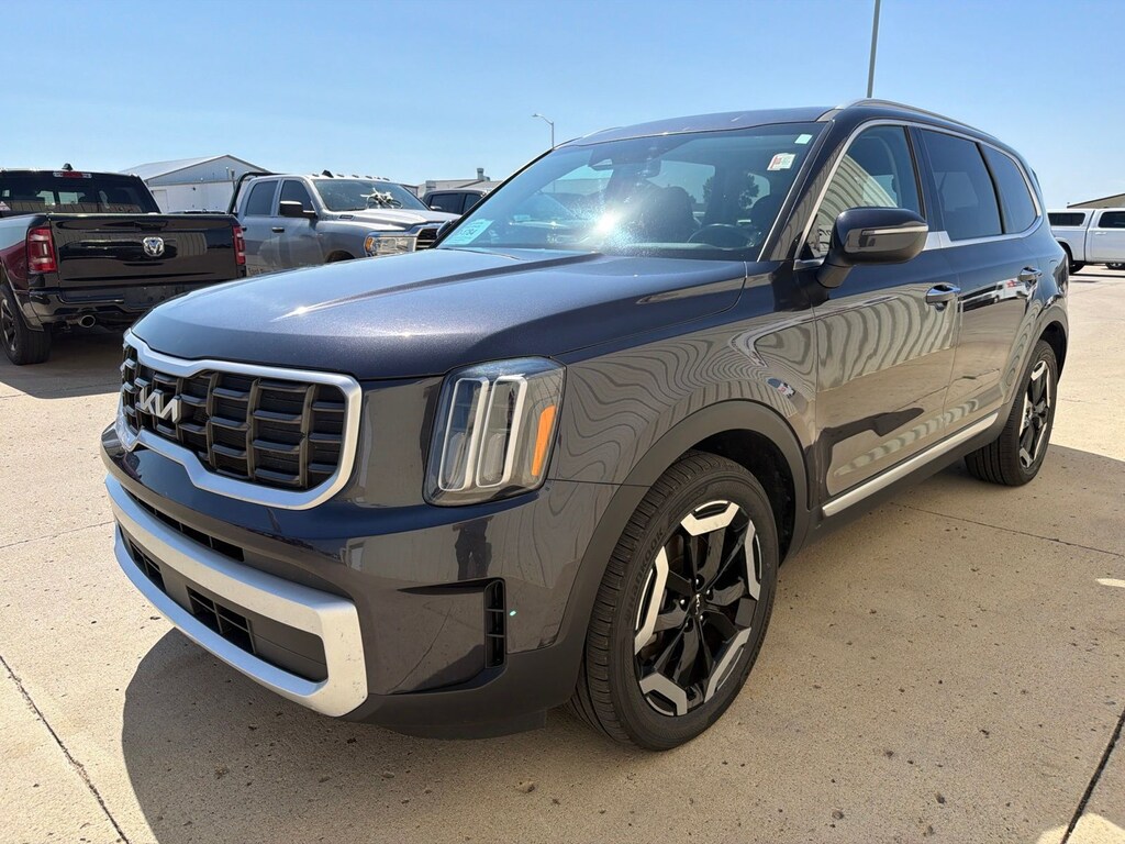 Used 2025 Kia Telluride S SUV