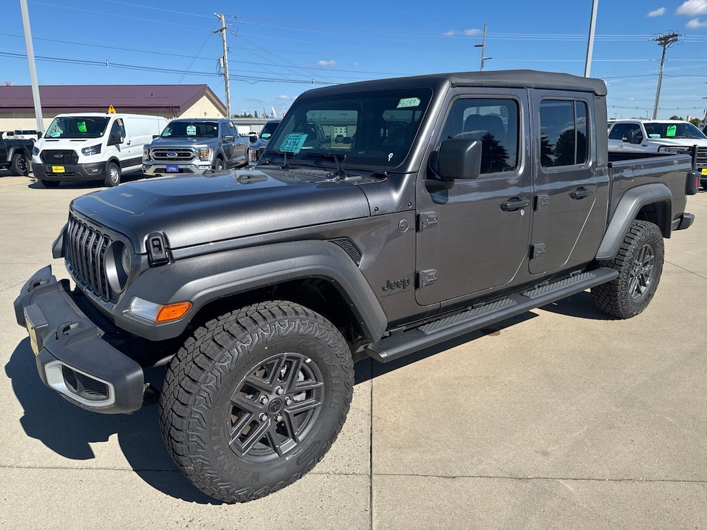 New 2026 Jeep Gladiator Sport Pickup