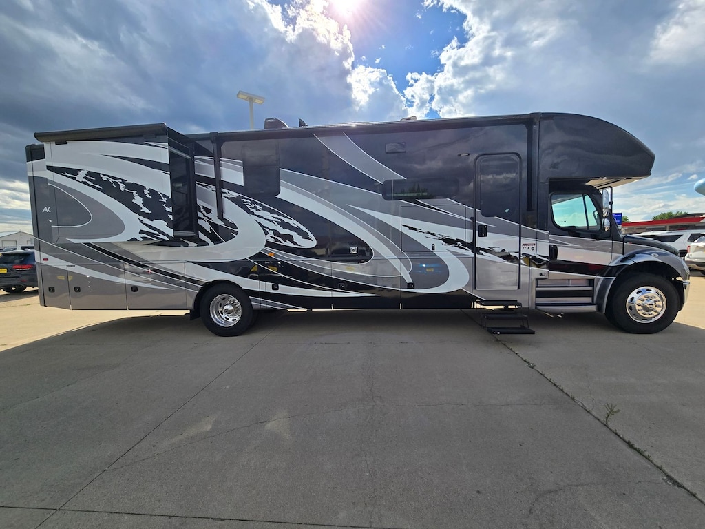 Used 2021 Freightliner Jayco Entegra 37 K RV