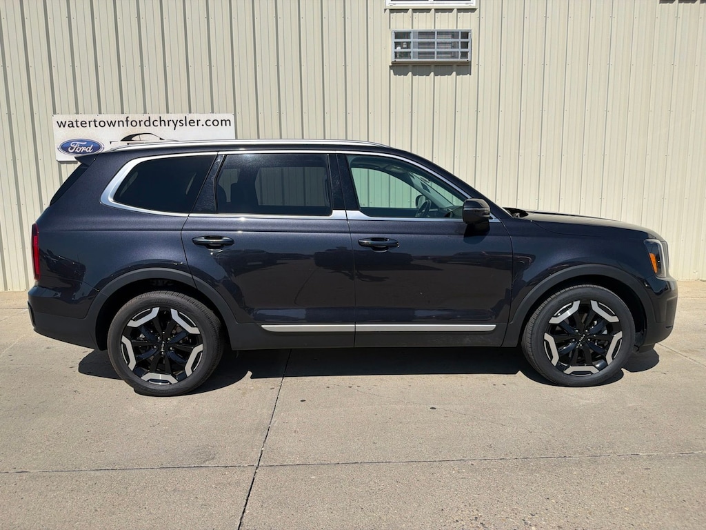 Used 2025 Kia Telluride S SUV