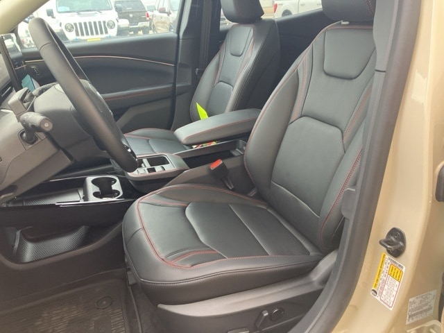 2025 Ford Mustang Mach-E Premium - Photo 8
